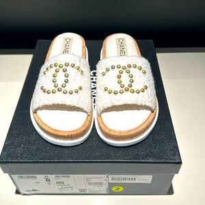 BRAND NEW NEVER WORN Chanel slide sandals